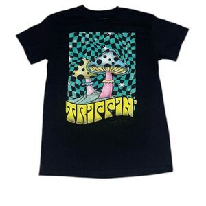M - Vintage “Trippin” Checkered Mushroom Short Sleeve T Shirt